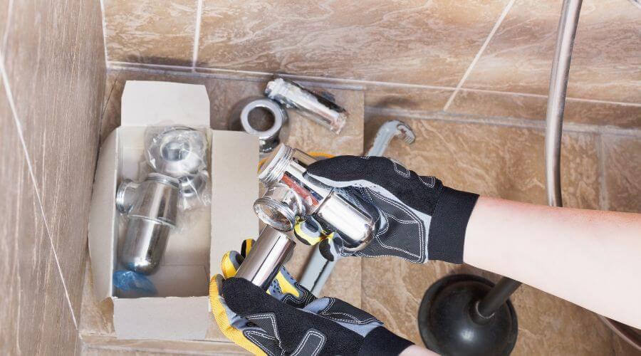 Professional gutter cleaning in Runge, TX
